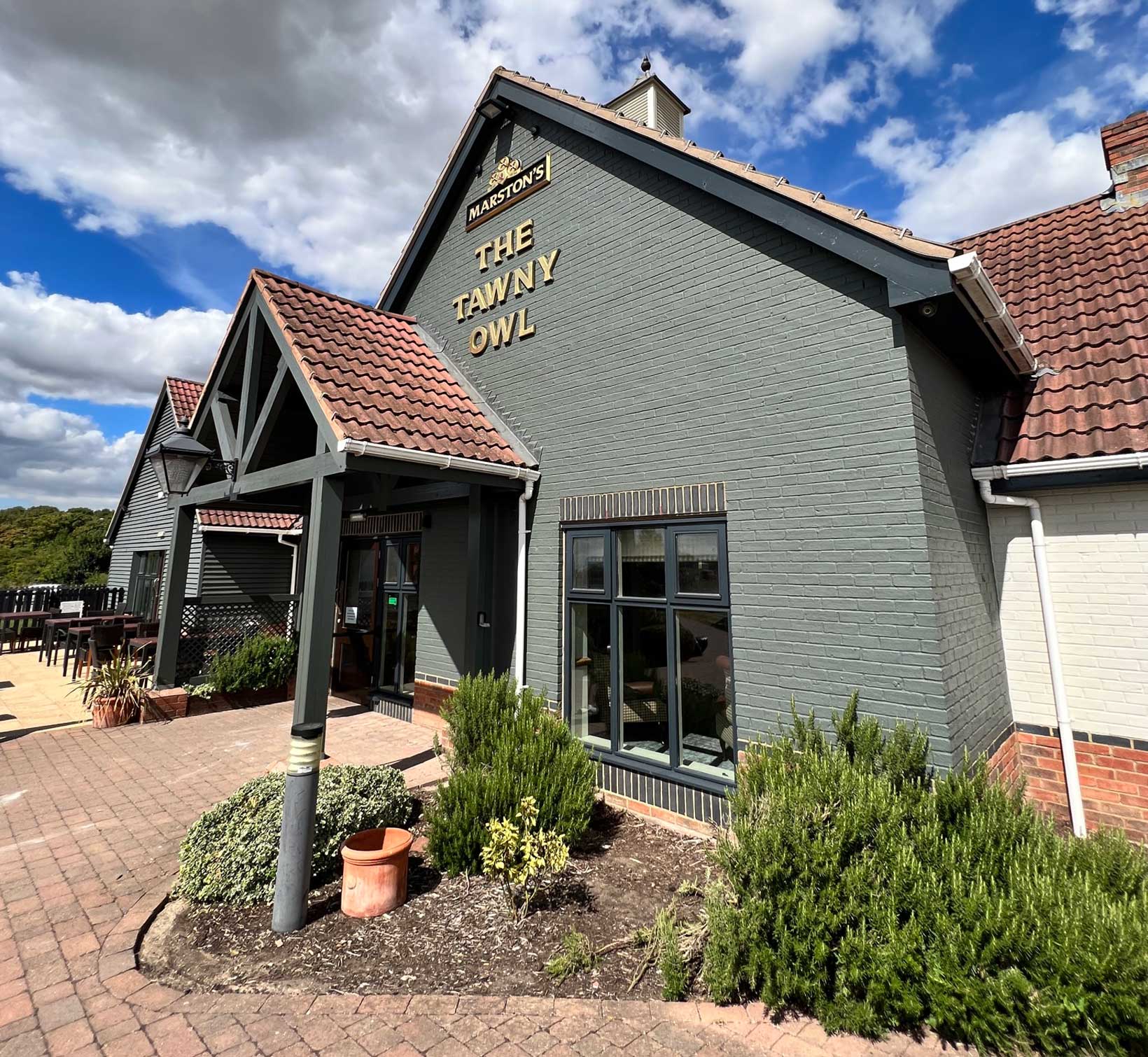 public house external redecoration